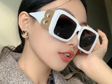 Oversized Retro Square Sunglasses with B-Logo Design