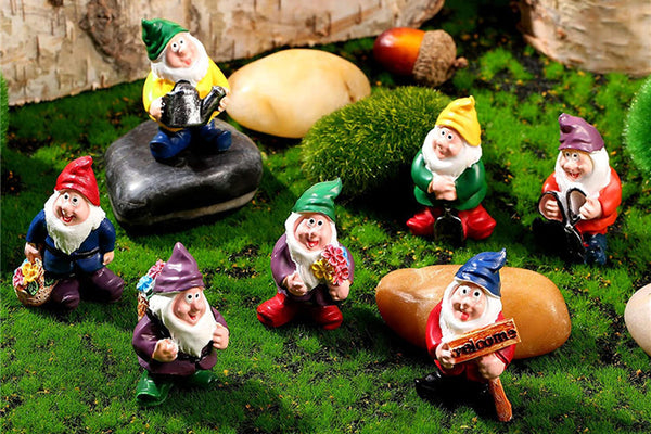 7Pcs Mini Resin Gnome Statue Garden